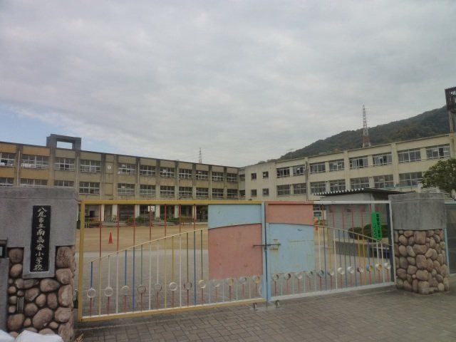 【八尾市垣内のマンションの小学校】