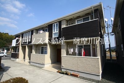 薩摩川内市五代町のアパートの建物外観