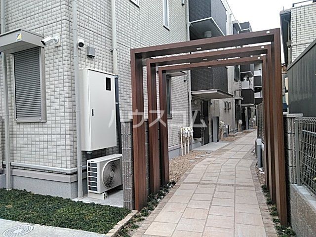 【名古屋市熱田区花町のアパートのエントランス】