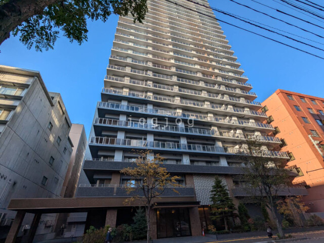 札幌市中央区南二条西のマンションの建物外観