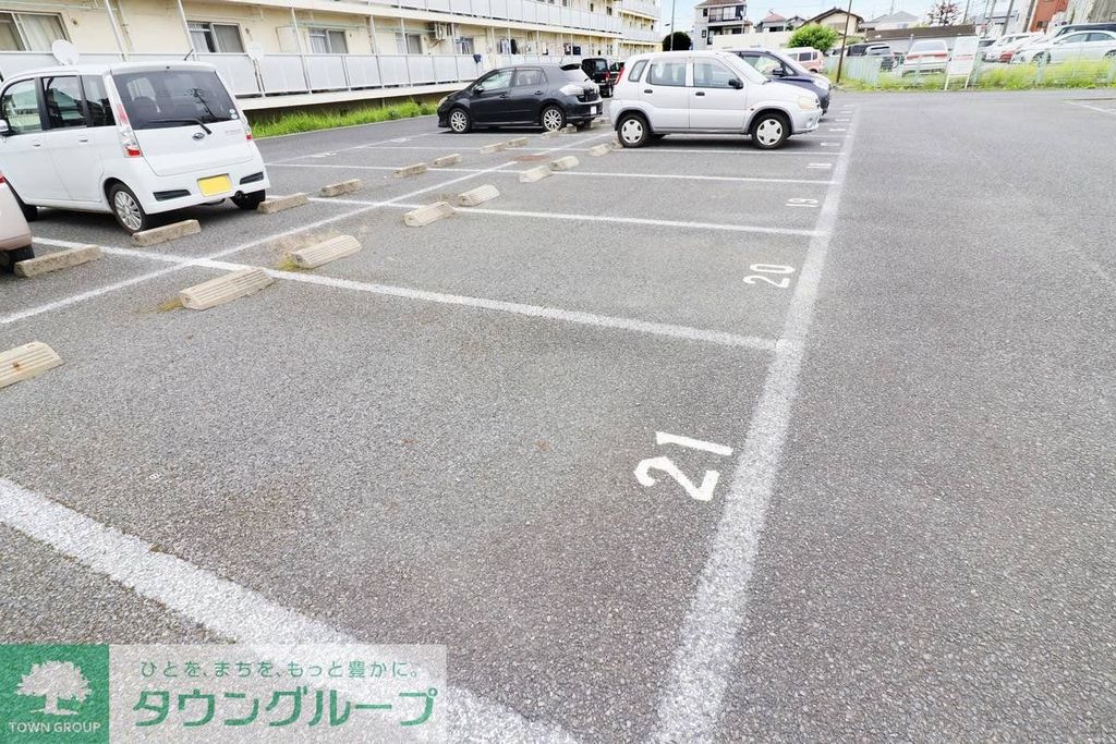 【松戸市串崎新田のマンションの駐車場】