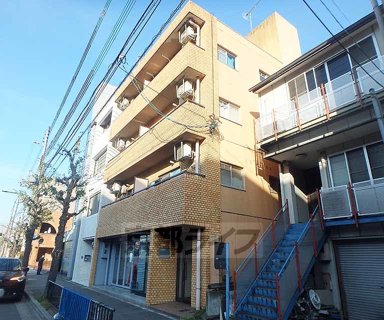 京都市左京区鹿ケ谷西寺ノ前町のマンションの建物外観