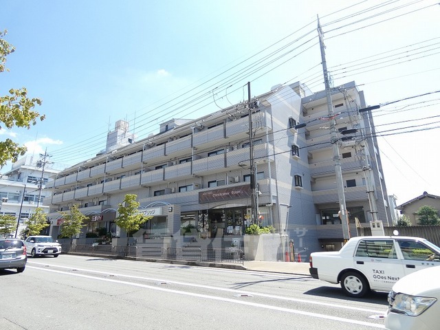 京都市山科区御陵大津畑町のマンションの建物外観