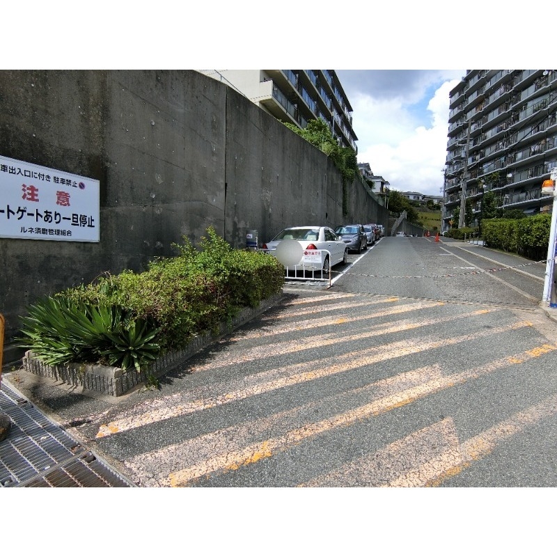 【神戸市須磨区妙法寺のマンションの駐車場】