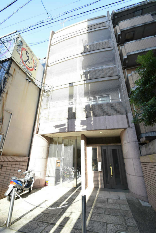 【京都市中京区藤岡町のマンションの建物外観】