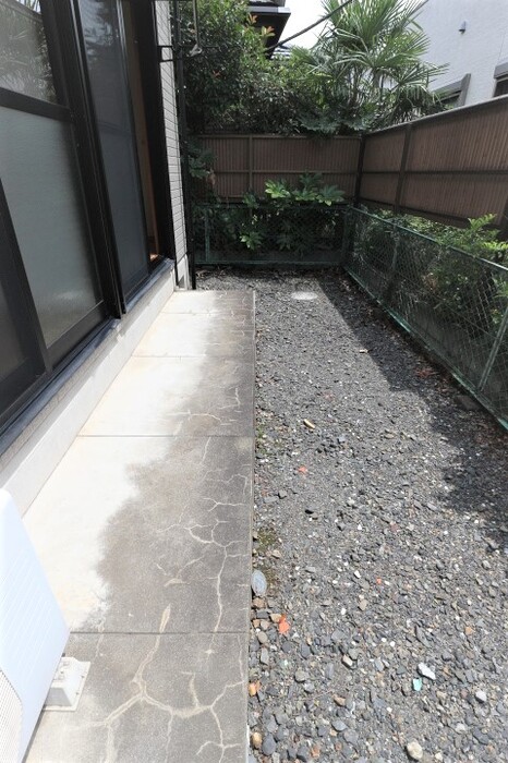 庭　簡単な家庭菜園も楽しめるお庭です