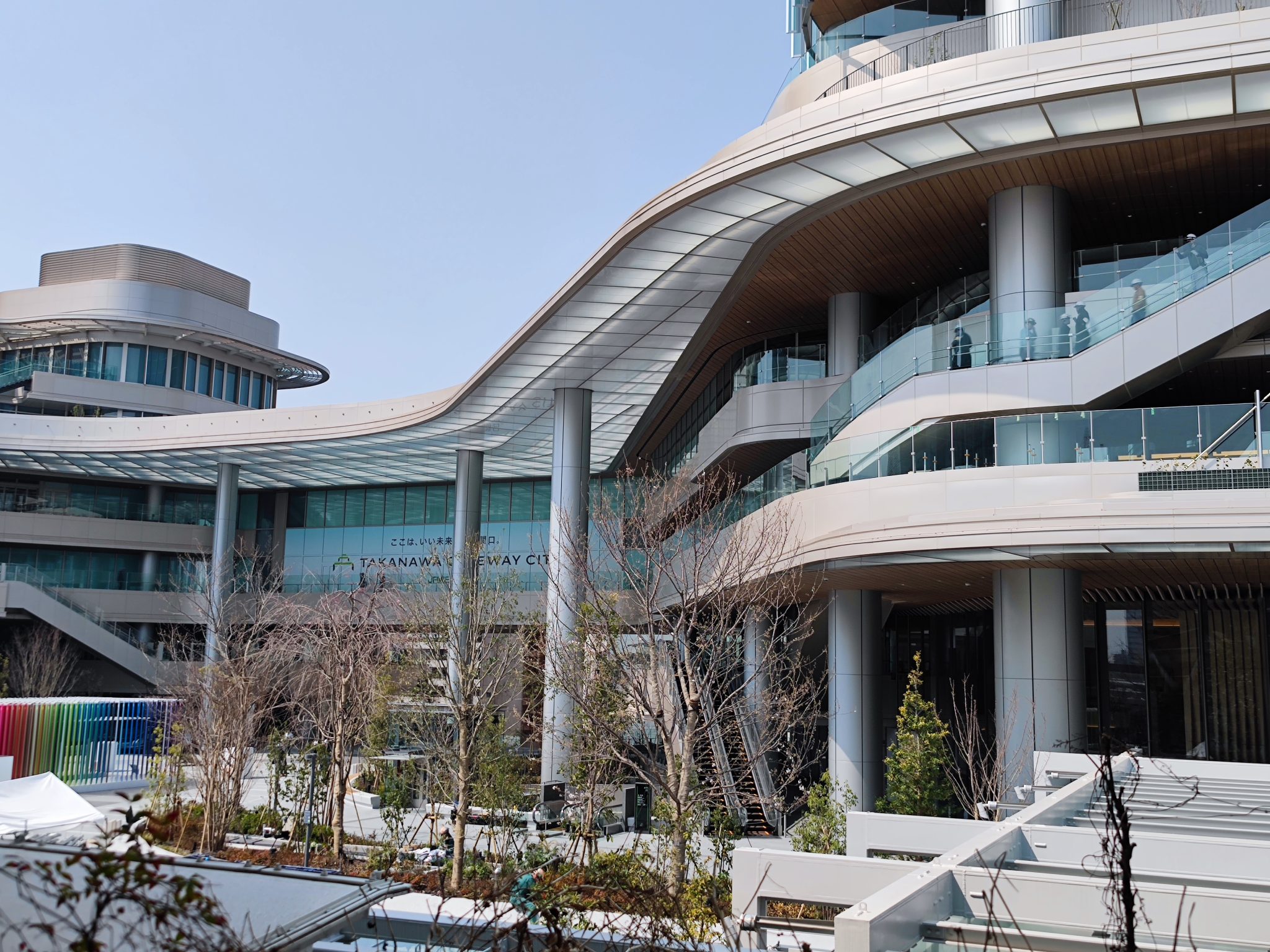 ショッピングセンター　NEWoMan高輪（ショッピングセンター）まで581m