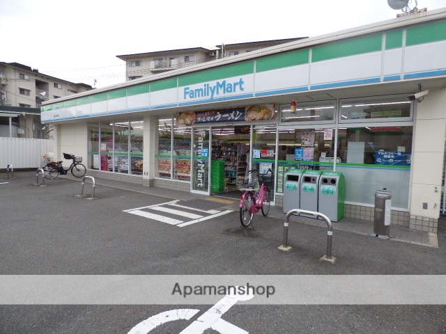 コンビニ　ファミリーマート（コンビニ）まで600m
