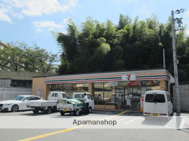 コンビニ　セブンイレブン（コンビニ）まで594m