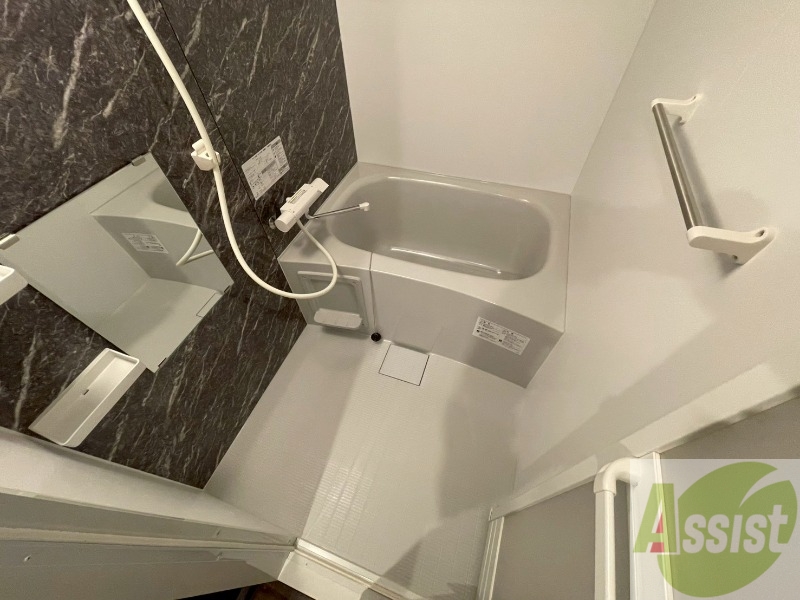 バス・シャワールーム　お風呂になります。一日の疲れを癒してくださいね。