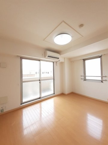 居室・リビング　ゆったりとした居間です