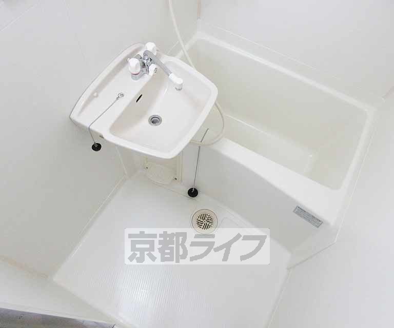 バス・シャワールーム　ゆったりバスルームです！