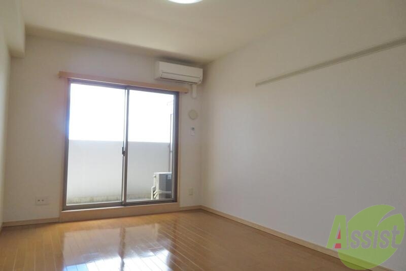 居室・リビング　８帖以上ある広めのお部屋です。広いところに引っ越したい方へ。