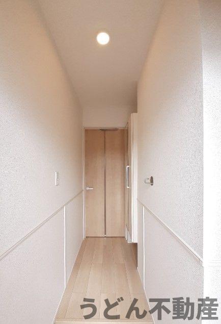 玄関　うどん県のお部屋探しはうどん不動産へ うどんちゃんとLINE