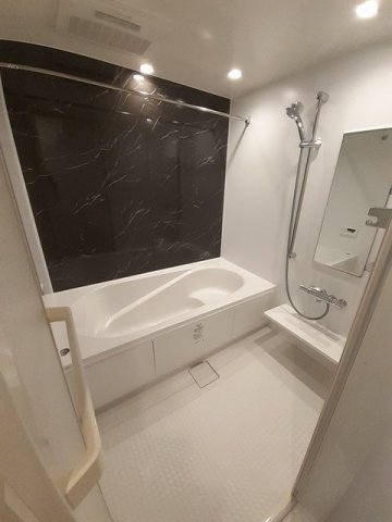 バス・シャワールーム　落ち着いた空間のお風呂です