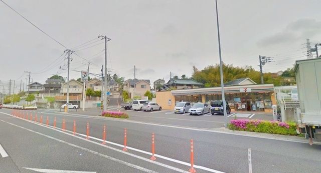 コンビニ　セブンイレブン横浜戸塚町店（コンビニ）まで739m