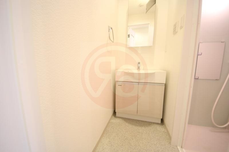 洗面設備　独立洗面台、朝の身支度には欠かせません