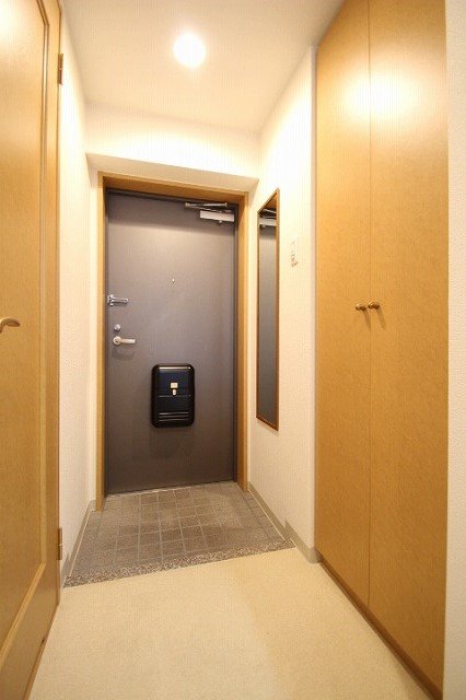 玄関　同物件別号室の写真です。