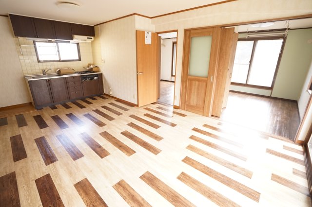 居室・リビング　こちらの居間で趣味の時間をお楽しみください
