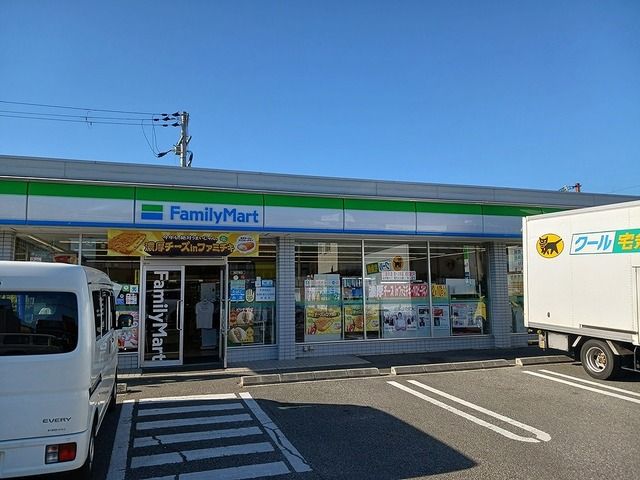コンビニ　ファミリーマート様（コンビニ）まで150m
