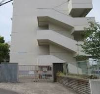 中学校　高石市立取石中学校（中学校）まで740m
