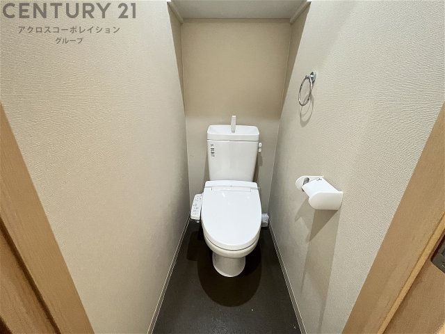 トイレ　温水洗浄便座付きのトイレです♪