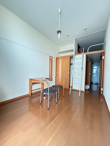 レオパレスアルカイックの居間写真