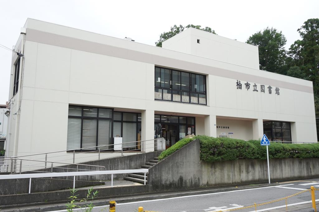 図書館　柏市立図書館（図書館）まで335m