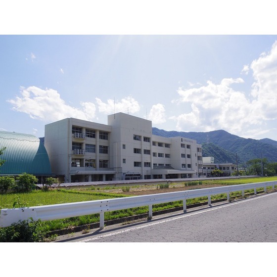 高校・高専　学校法人上田学園上田西高校（高校・高専）まで4859m