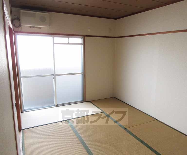 居室・リビング　日当たりの良いお部屋です！