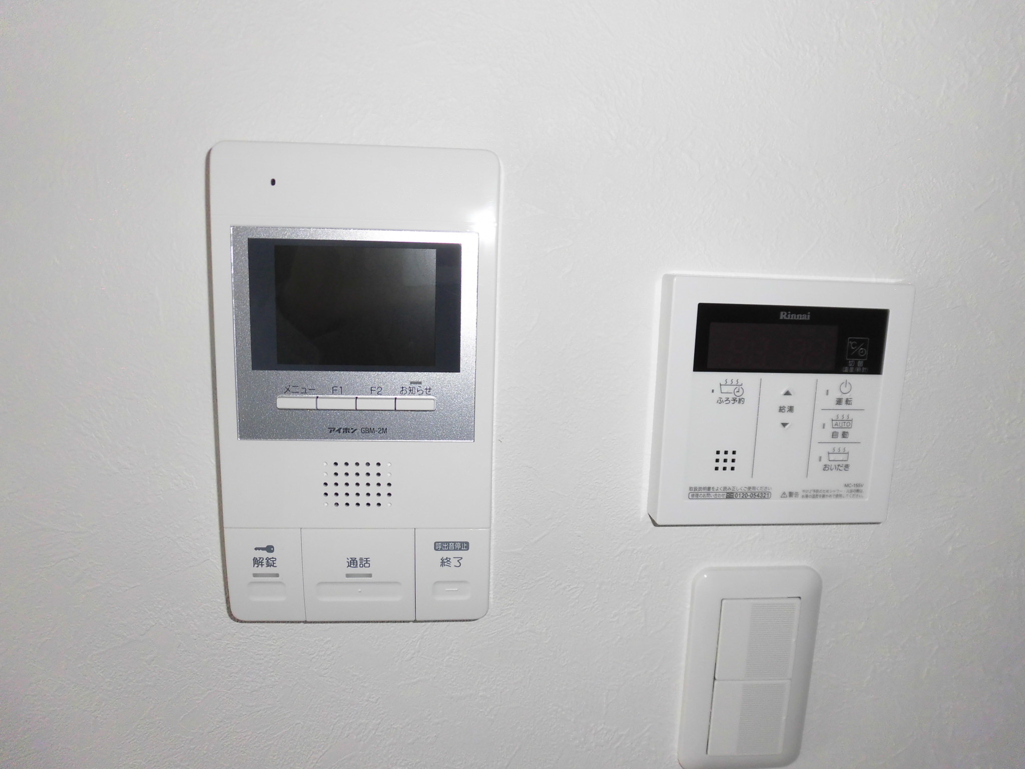 セキュリティ　ＴＶモニターホンと給湯器操作パネル