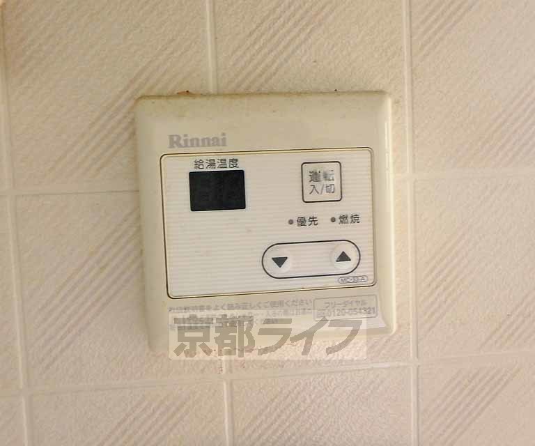 その他設備　お湯の温度調節はこちらで簡単にできますよ