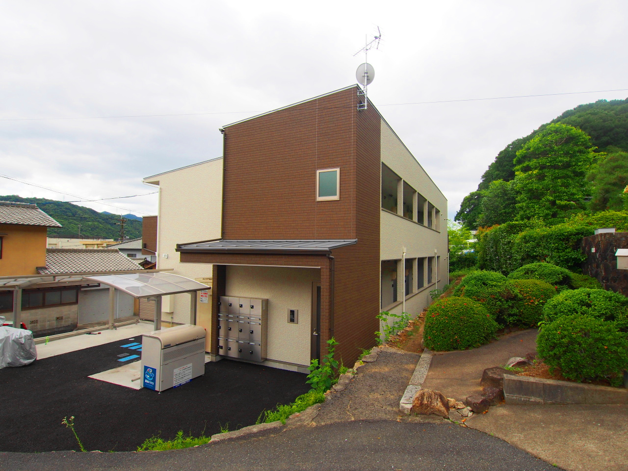 安芸郡海田町石原のアパートの建物外観