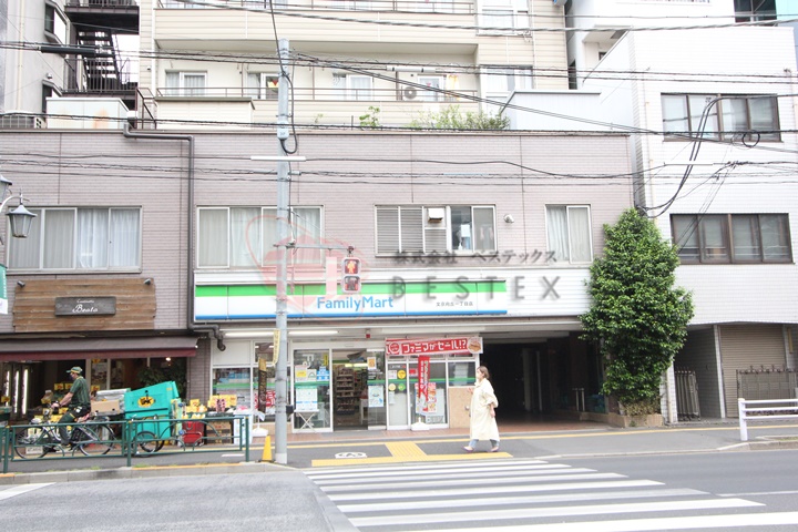 コンビニ　ファミリーマート本駒込駅前店（コンビニ）まで176m