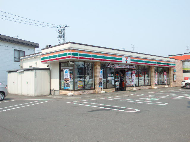 コンビニ　セブンイレブン（コンビニ）まで108m