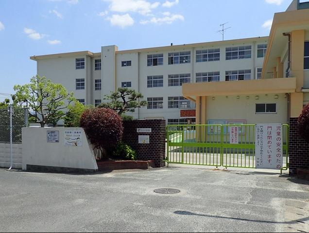 小学校　老司小学校（小学校）まで400m