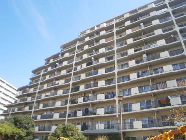 建物外観　鉄骨鉄筋コンクリート造の分譲マンション