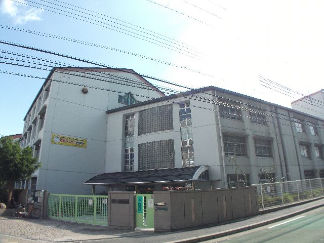 小学校　神戸市立西郷小学校（小学校）まで744m