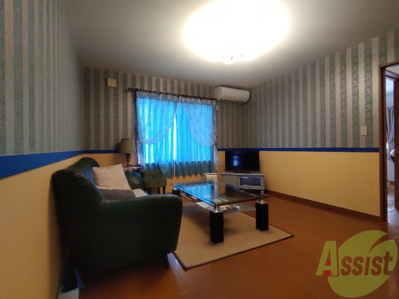 居室・リビング　リビングは１３帖のＬＤＫです！広々していてリラックスできます