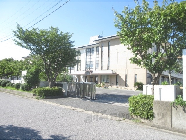 【彦根市川瀬馬場町のアパートの小学校】