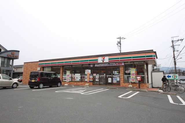 コンビニ　セブンイレブン桜井外山店（コンビニ）まで299m