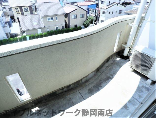 バルコニー　お洗濯にも便利なバルコニー付き