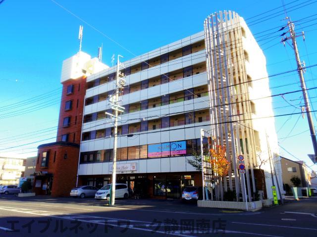 建物外観　落ち着いた雰囲気の外観です