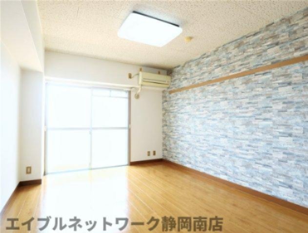 居室・リビング　ゆったりとした居間です