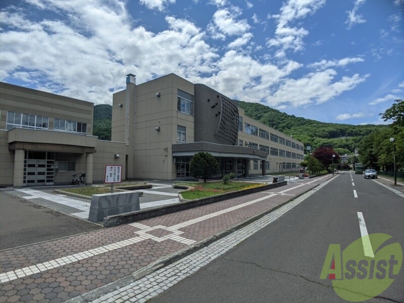 【タウンハウス山鼻の中学校】