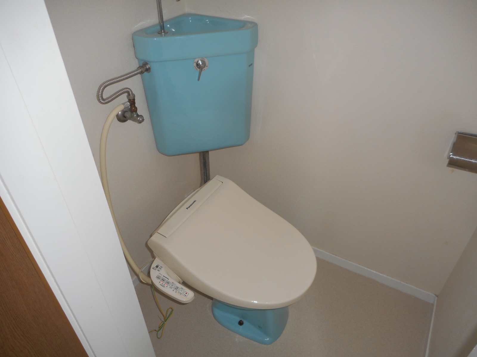 地下鉄東西線 東野駅 徒歩5分 3階建 築53年のトイレ写真