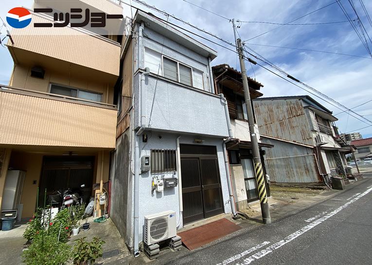 永田町戸建の建物外観