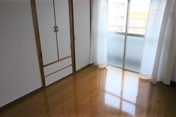 居室・リビング　同物件別部屋