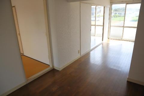 居室・リビング　室内