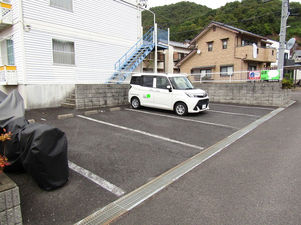 【パレス日野の駐車場】